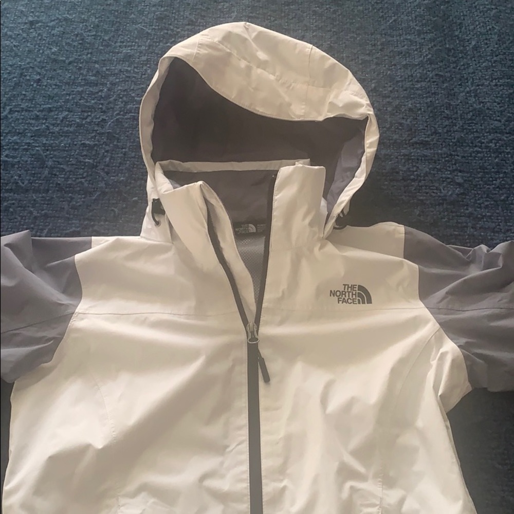 north face windbreaker